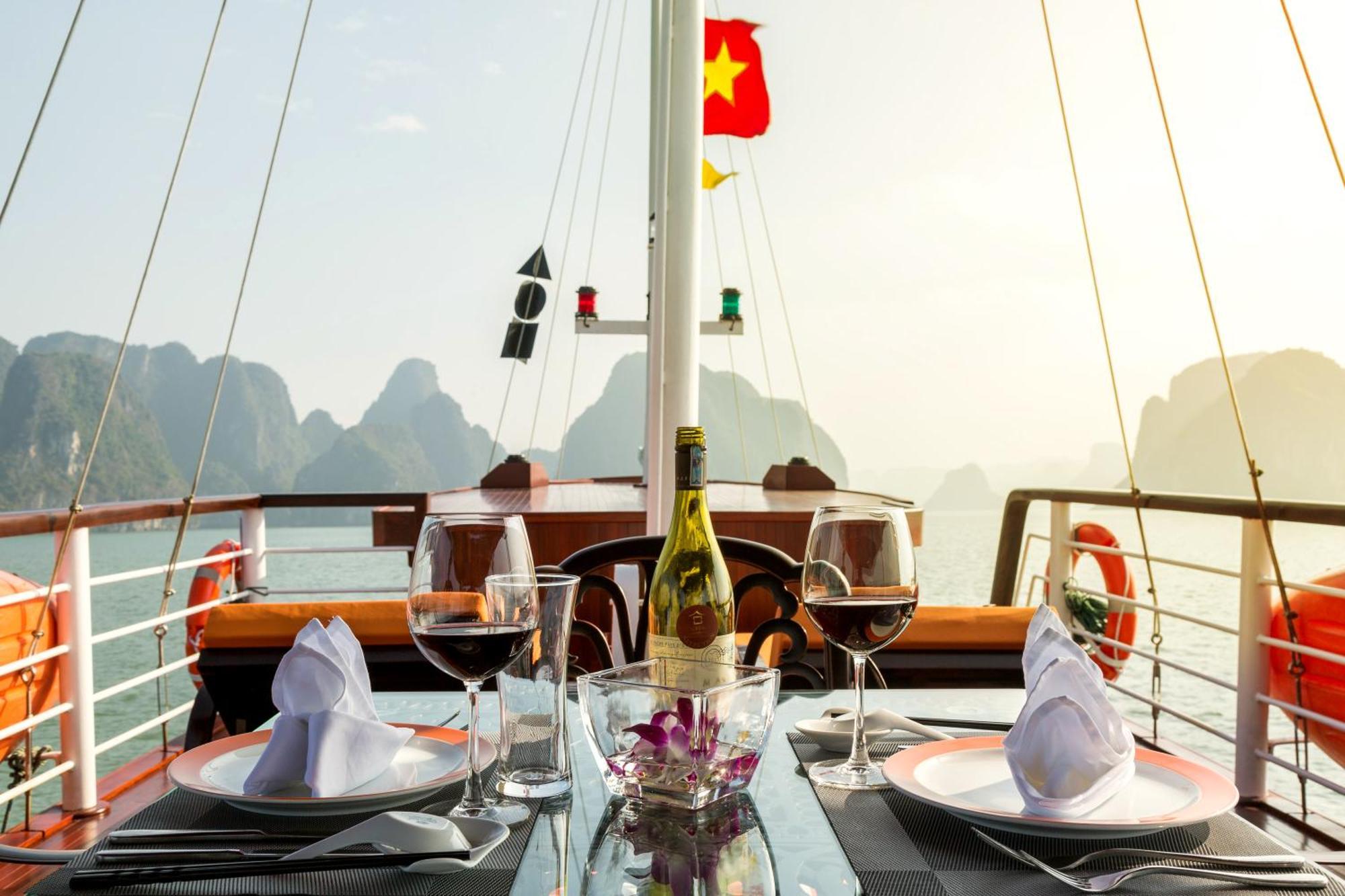 Emeraude Classic Cruises Ha Long Eksteriør billede