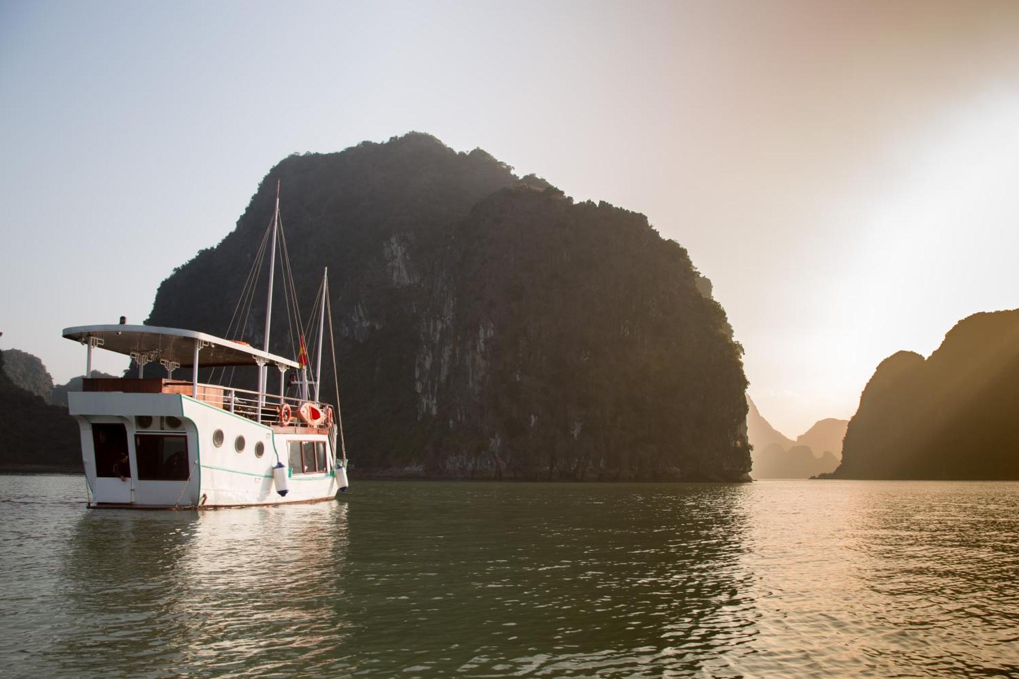Emeraude Classic Cruises Ha Long Eksteriør billede